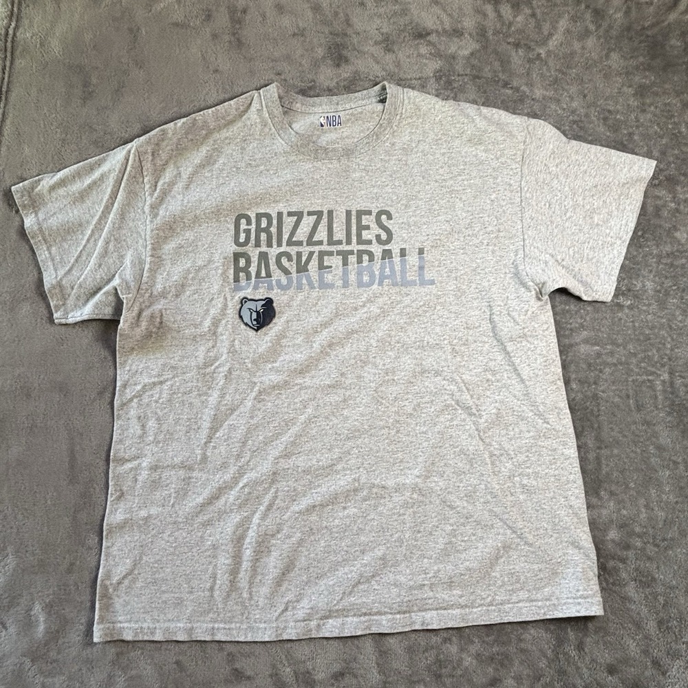 NBA Men's Basketball Memphis Grizzle's Gray T Shirt Size XL  Gray And Blue Logo